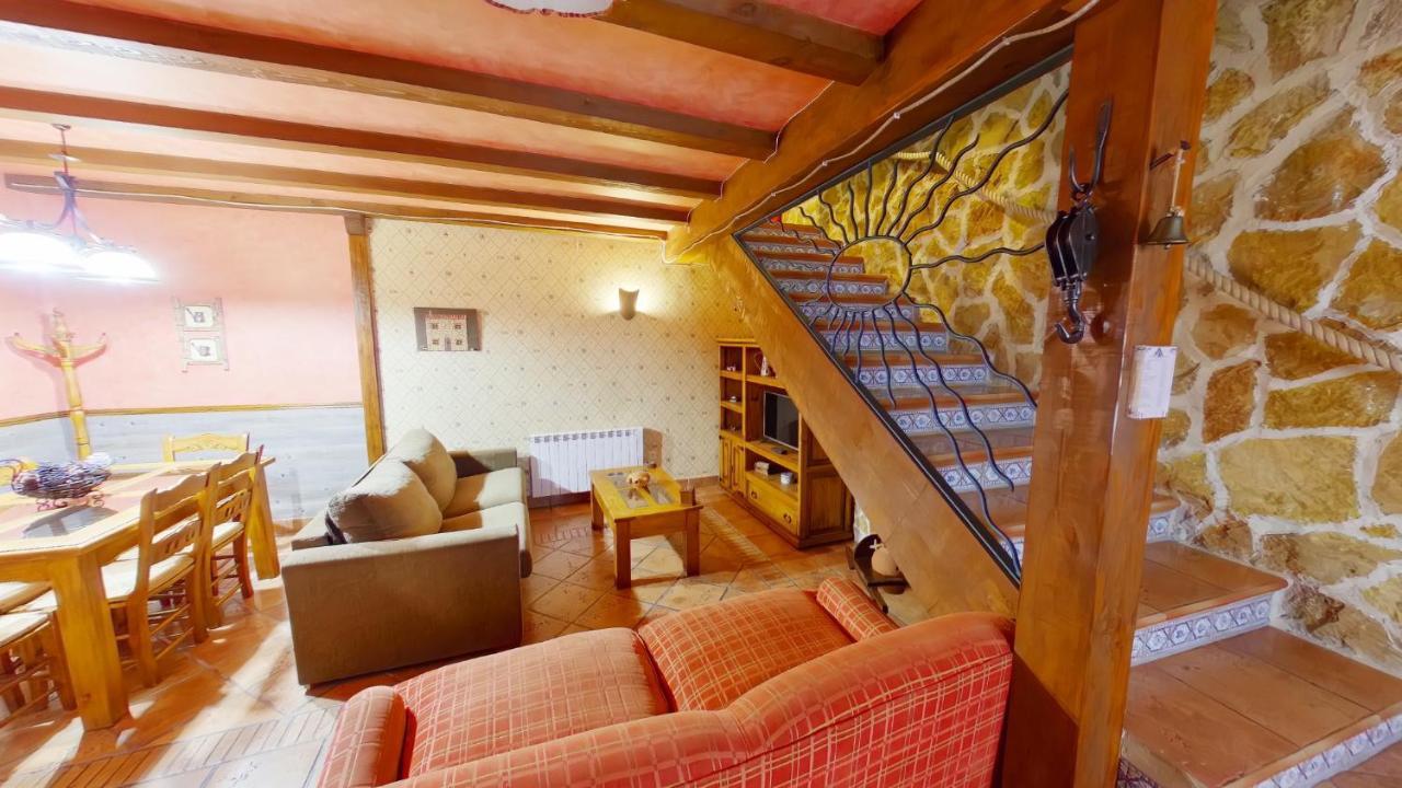 Casa Ruralrut En El Tiemblo A 1 Hora De Madrid Y A Pocos Minutos Del Castanar, Valle De Iruelas Y Embalses المظهر الخارجي الصورة