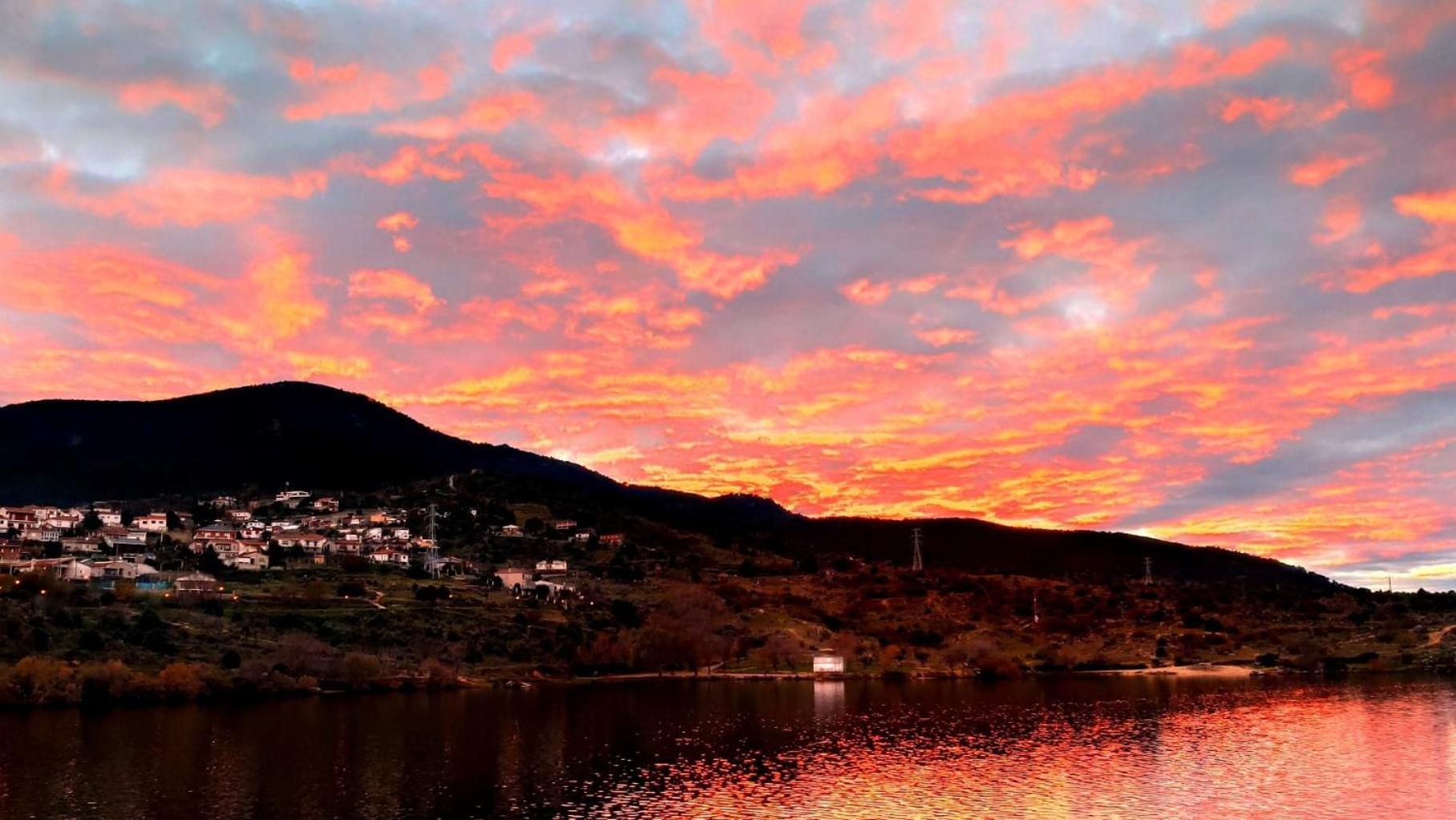 Casa Ruralrut En El Tiemblo A 1 Hora De Madrid Y A Pocos Minutos Del Castanar, Valle De Iruelas Y Embalses المظهر الخارجي الصورة