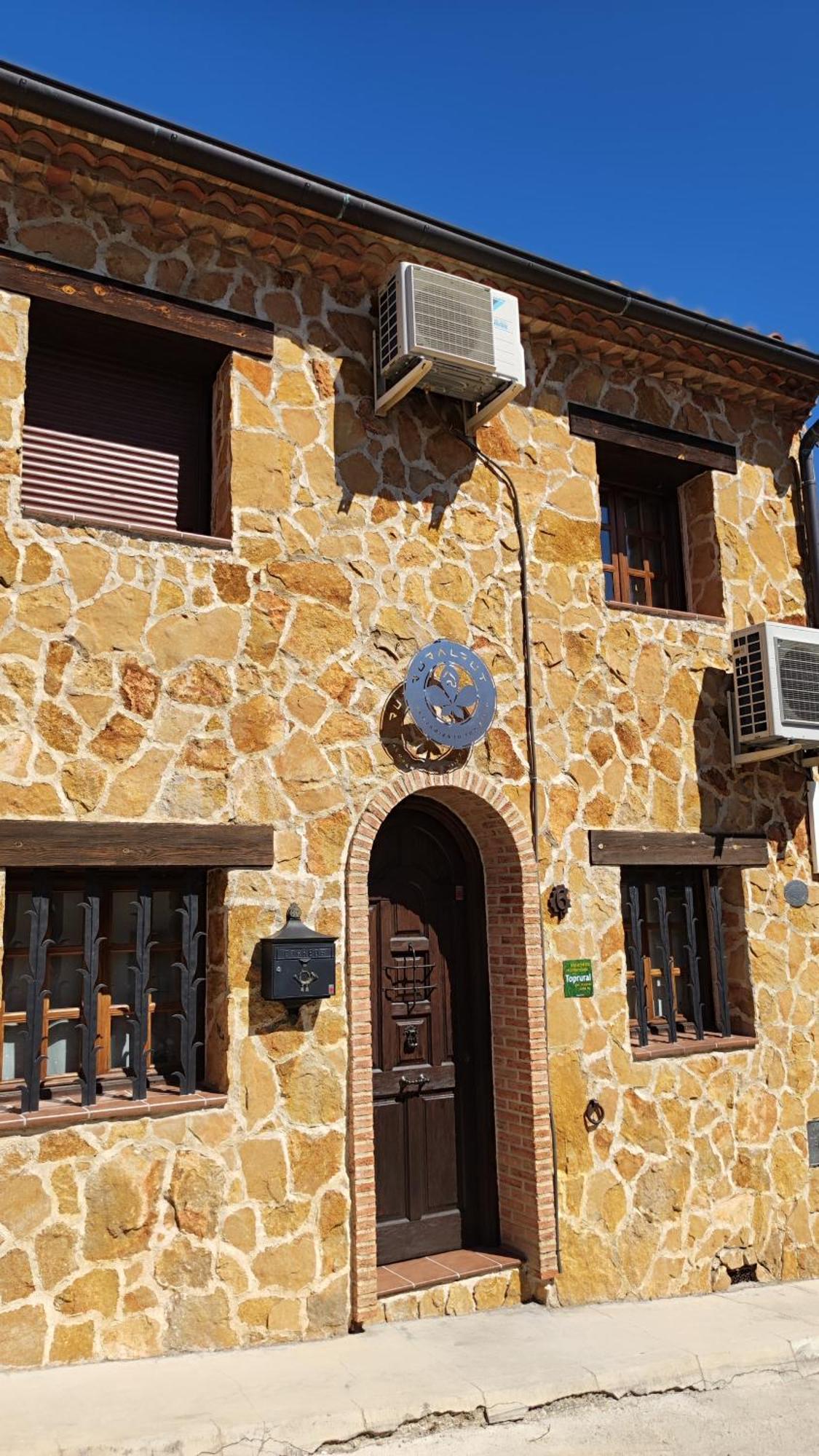 Casa Ruralrut En El Tiemblo A 1 Hora De Madrid Y A Pocos Minutos Del Castanar, Valle De Iruelas Y Embalses المظهر الخارجي الصورة