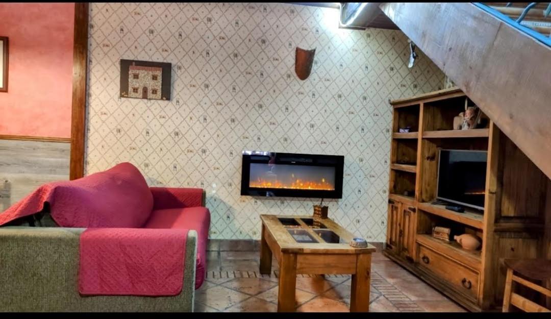 Casa Ruralrut En El Tiemblo A 1 Hora De Madrid Y A Pocos Minutos Del Castanar, Valle De Iruelas Y Embalses المظهر الخارجي الصورة